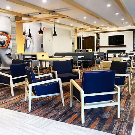 La Quinta Inn & Suites By Wyndham ฟลูเกอร์วิลล์ ภายนอก รูปภาพ